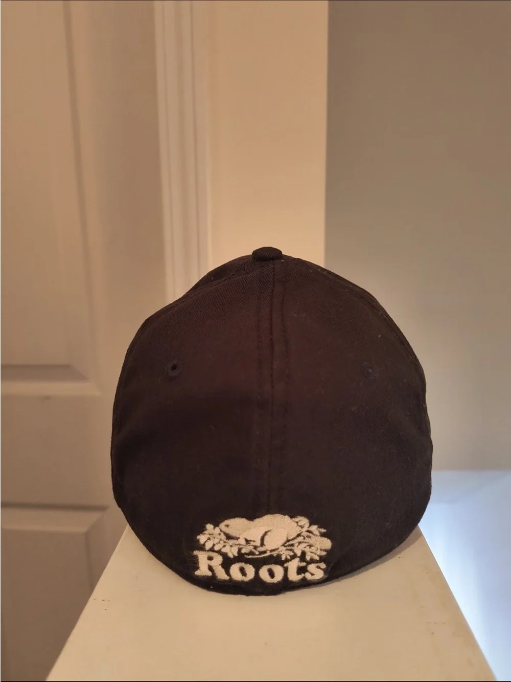 Roots Unisex Canada Maple Leaf Beaver Baseball Adjustable Black Fitted Cap/Hat